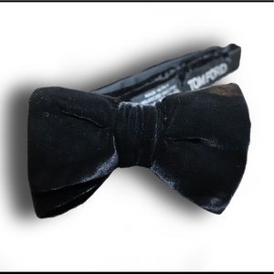TOM FORD Liquid Velvet Bow Tie—NWOT